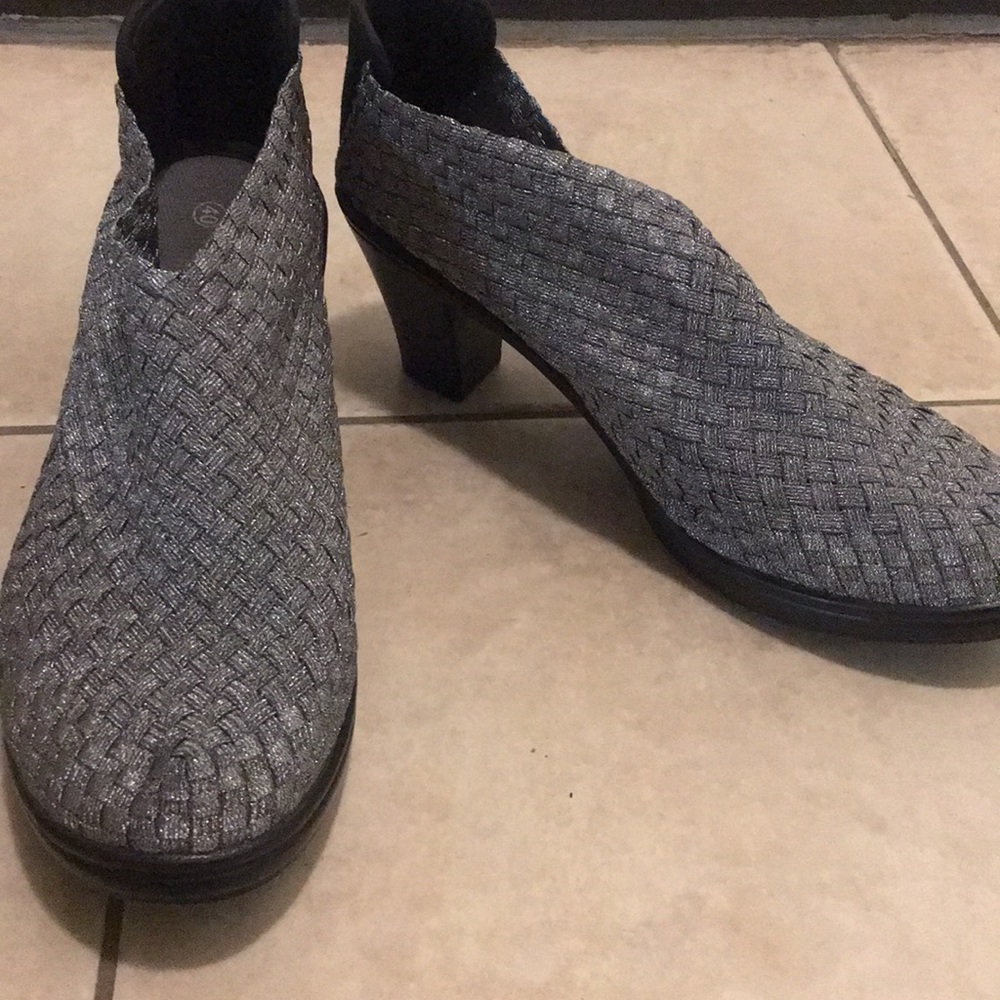 Bernie Mev. Woven Heels